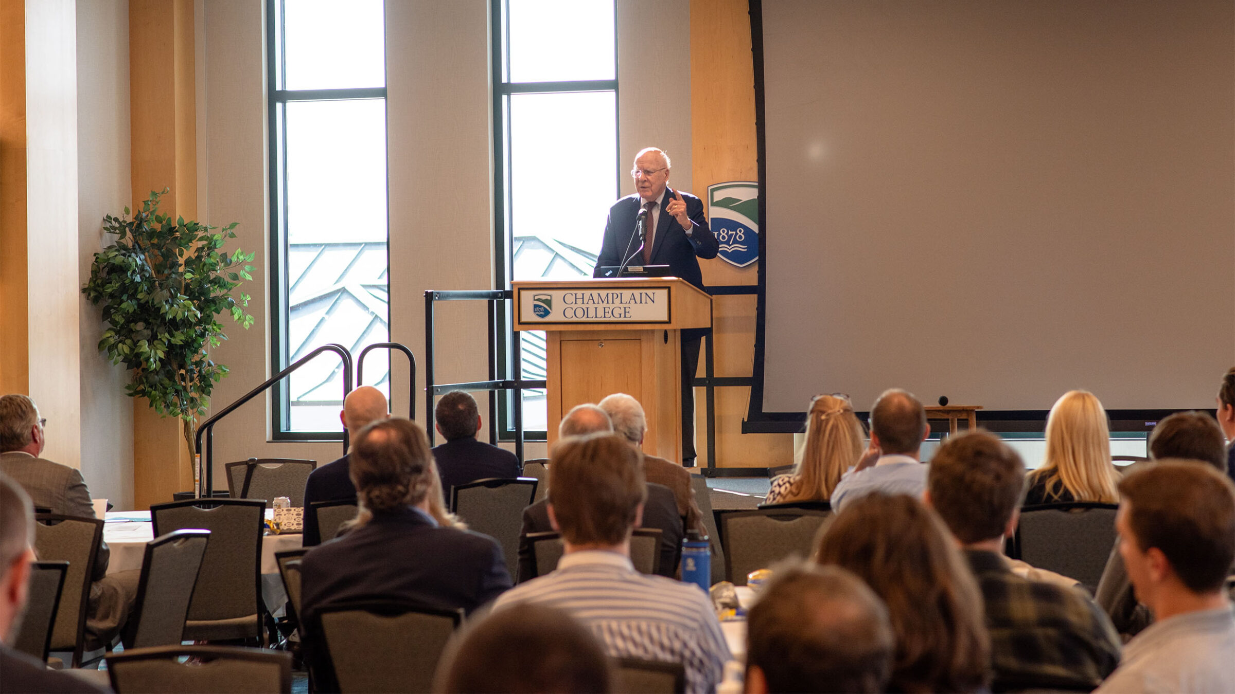 vermont senator patrick leahy delivering a speech at a cybersecurity conference