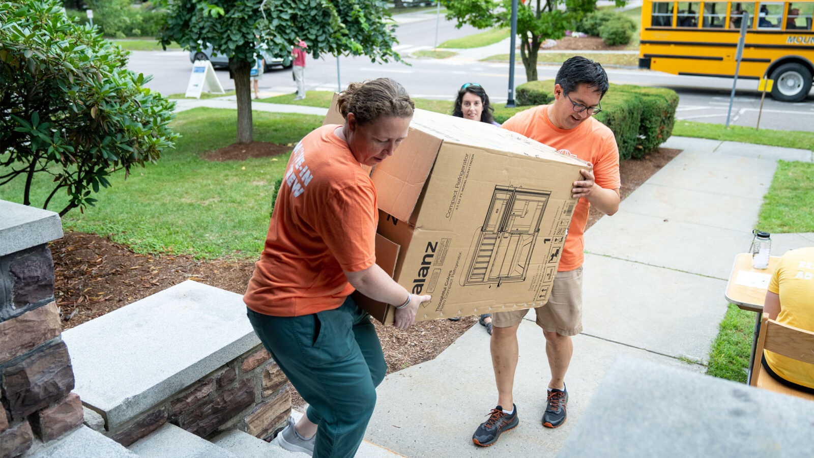 President Hernandez helps carry a box on move in day