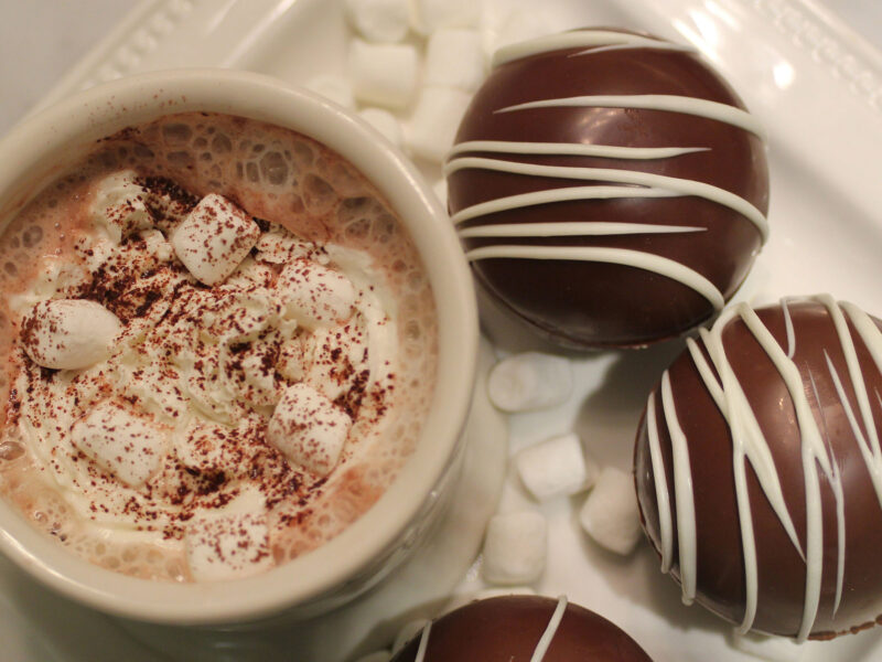 hot chocolate and cookies